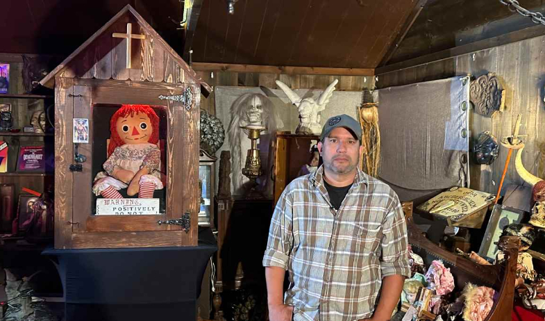 ¿Casualidad o maldición? Investigador paranormal muere durante gira con la muñeca Annabelle 