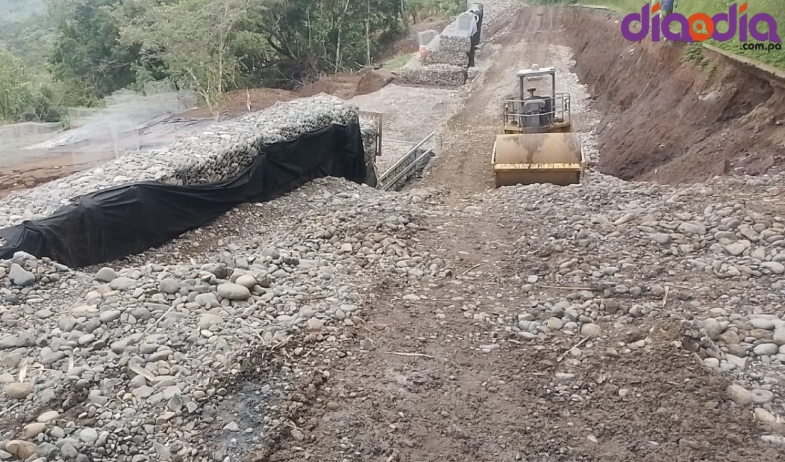 ¡Por fin! Inician trabajos de reparación en la vía de Cuatro Espinos, comarca Ngäbe-Buglé 