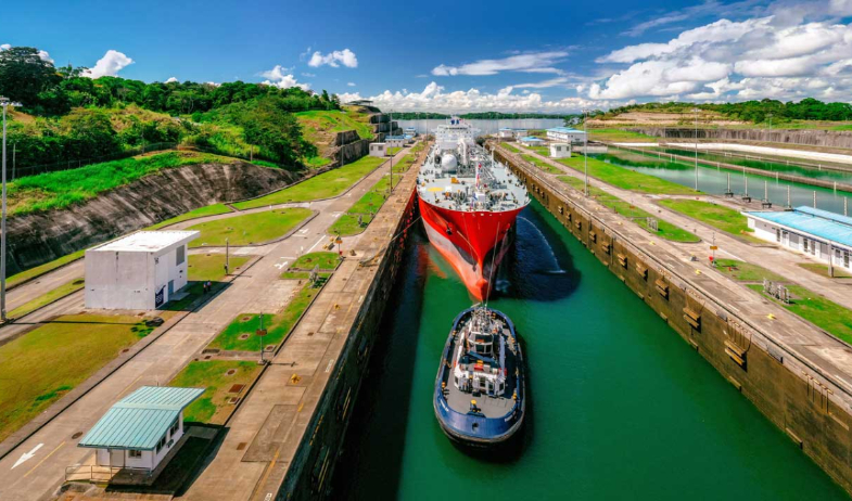 El Canal de Panamá informa sobre accidente en esclusas de Gatún 