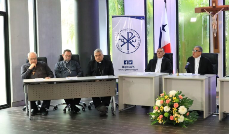 La Iglesia católica pide a los maestros en paro regresar a clases en Panamá 