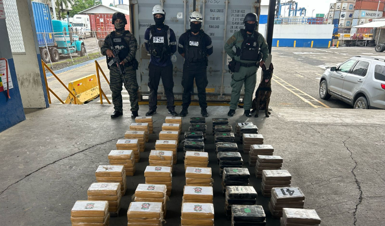 Incautan 224 paquetes de droga en contenedor con destino a España en la terminal portuaria de Colón 