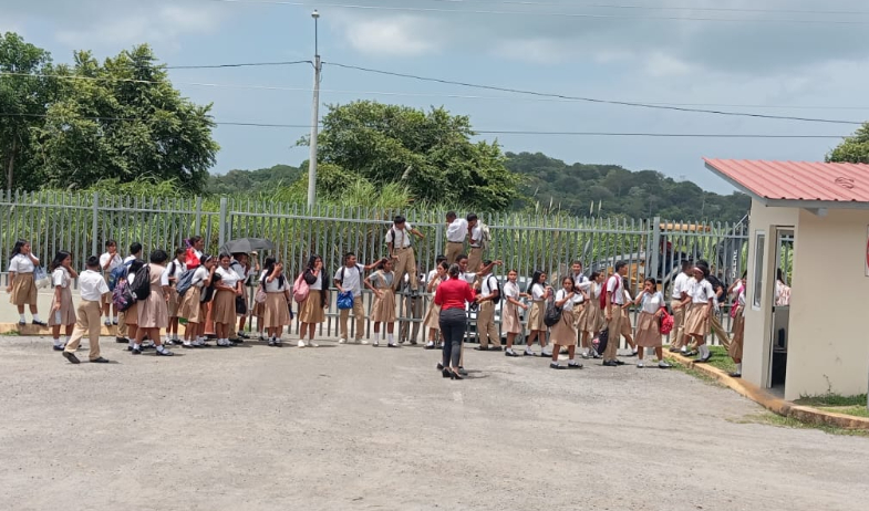 Conflicto por reemplazos de docentes en escuelas de Panamá Oeste  