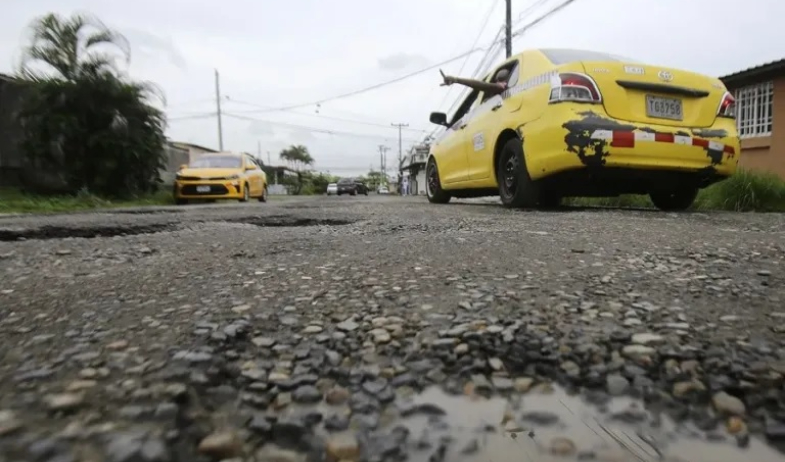 Panamá propone indemnizar a los afectados por los huecos y baches de sus carreteras 