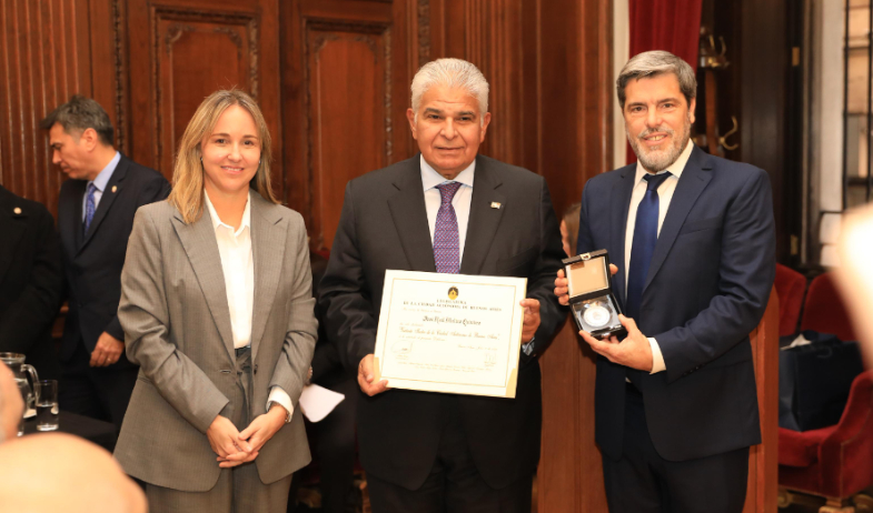 Legislatura de Buenos Aires distingue al presidente Mulino como 'visitante ilustre' 
