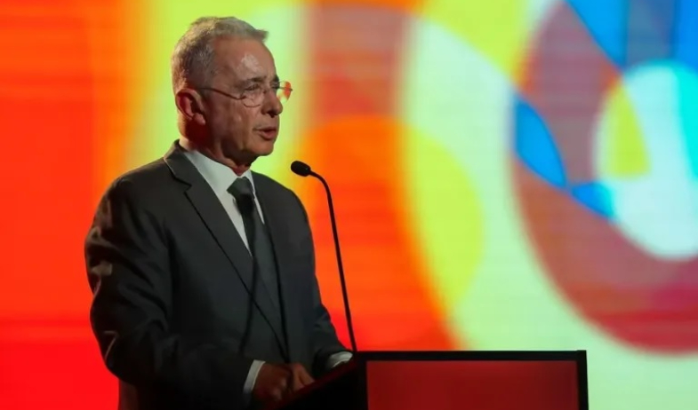 Álvaro Uribe, poderoso expresidente y primero condenado por la Justicia de Colombia 