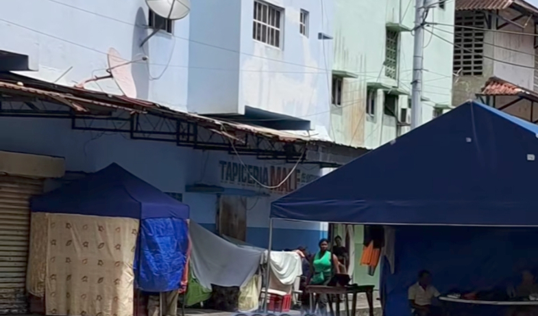 ¡Quieren respuestas! Familias afectadas por incendio viven en carpas mientras esperan apartamentos 