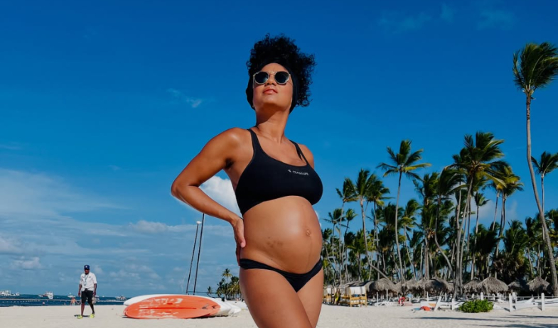 Kate Rodríguez anuncia desde paradisíaca playa que será mamá 