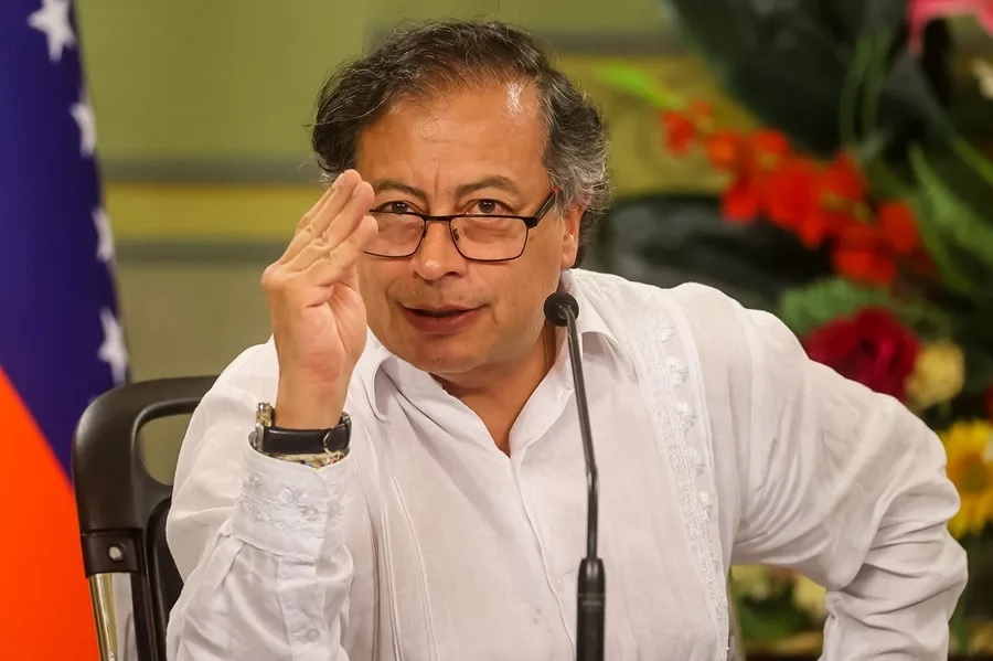 Petro ve como 'una derrota de Colombia' la muerte del opositor Miguel Uribe Turbay tras el atentado 