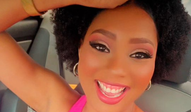 ¡'Saluda, mamita! Zully Humphrey capta el momento exacto en que una conductora se burla tras supuestamente golpear su carro 