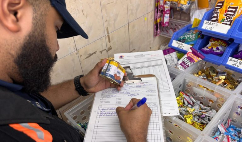 Detectan productos vencidos y balanzas alteradas en comercios del Barrio Sur en Colón 