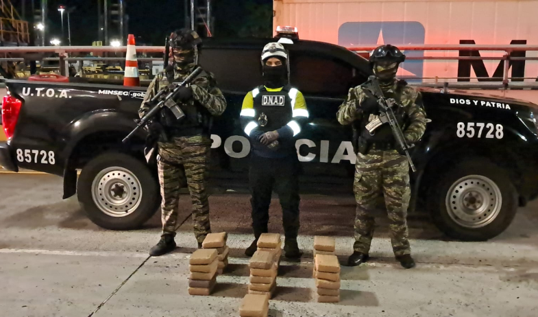 Incautan 107 paquetes de presunta droga en puerto de Balboa   