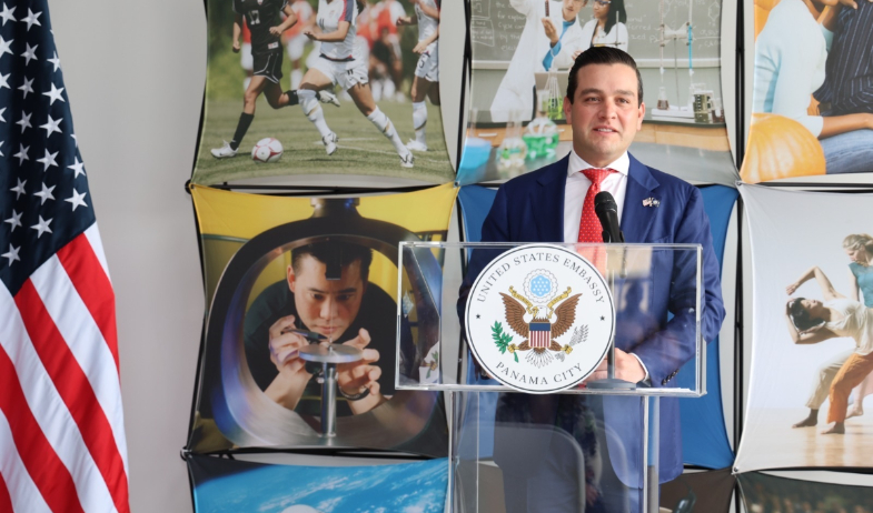 Embajador de EE. UU. en Colón cuestiona operaciones de empresa portuaria china en Panamá 