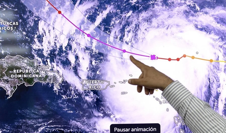 Erin se convierte en un 'catastrófico' huracán de categoría 5 en el Atlántico 