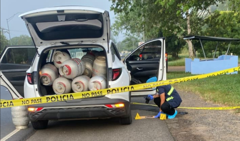 Roban más de una veintena de tanques de gas en minisúper de La Villa de Los Santos 