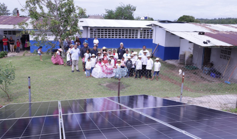 Programa 'Mi Primera Luminaria' llega al Centro Educativo Básico de Mata Palo en Coclé 