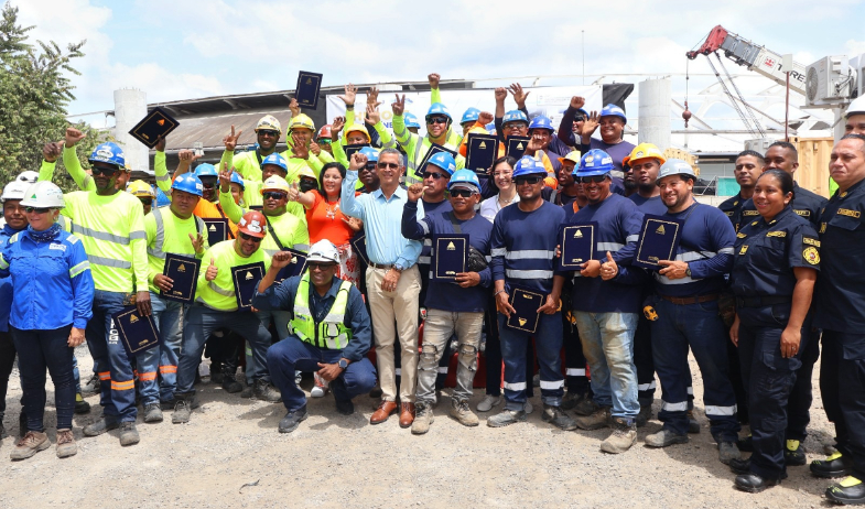 Línea 3 del Metro rinde homenaje a héroes del rescate en accidente de Albrook 