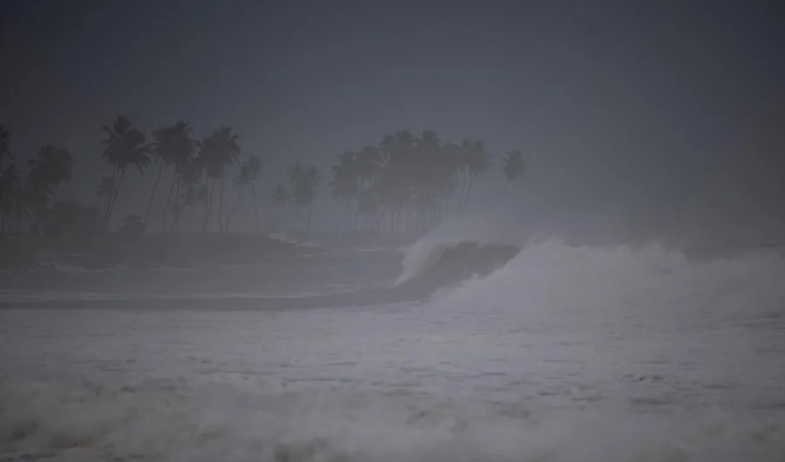 El huracán Erin crece y amenaza con marejadas y lluvias a Bahamas y Carolina del Norte 