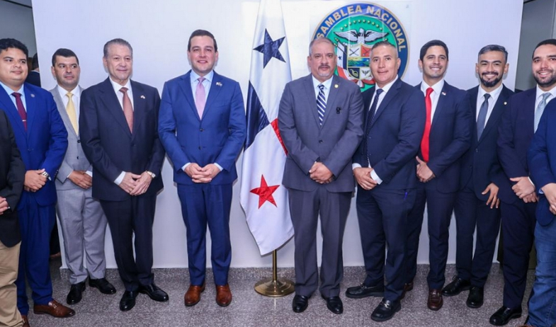 Embajador de EE.UU. en Panamá refuerza la Alianza Interparlamentaria sobre China; la Embajada de China rechaza iniciativa 