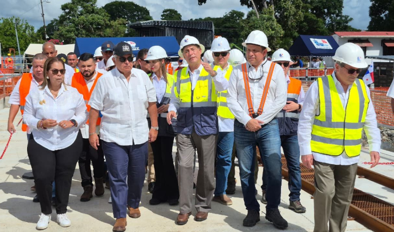 Mulino inspecciona trabajos de avances del nuevo puerto multimodal que reactivará la economía en Puerto Armuelles  
