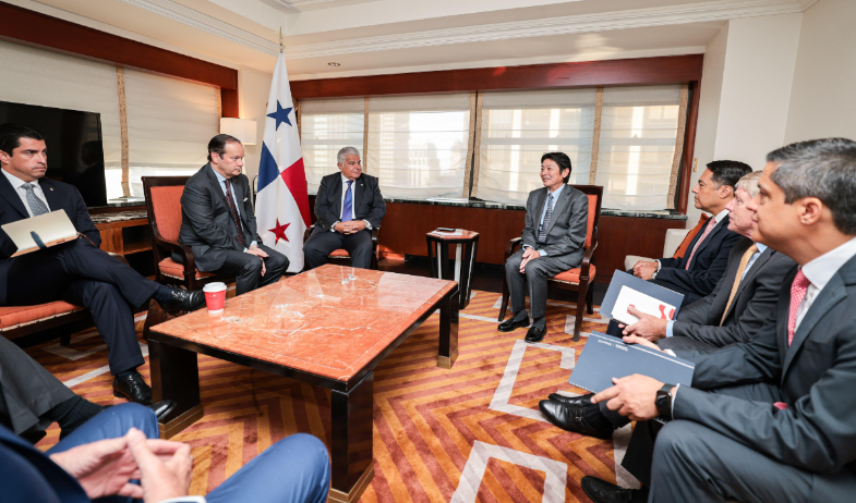 Presidente Mulino sostiene reunión estratégica con ejecutivos del Mizuho Bank 