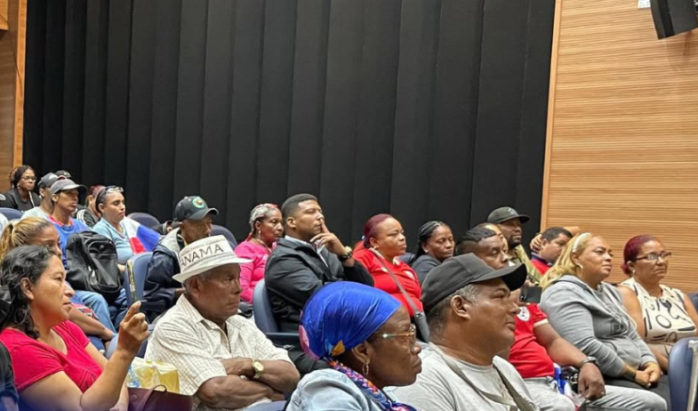 Alcaldía de Panamá suspende desalojos de buhoneros y abre mesa de diálogo 