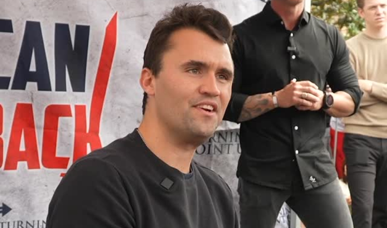 Fallece el activista conservador Charlie Kirk tras recibir un disparo en un acto público 
