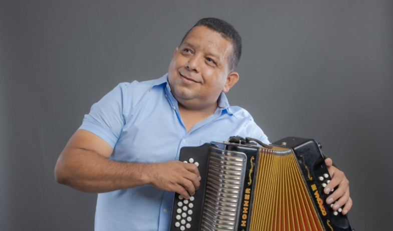 Vladimir Atencio celebra 25 años de carrera musical con su tour, que inicia en la capital 