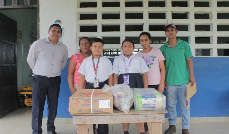 Estudiantes reciben nutrición y esperanza con el programa Escuela Feliz 
