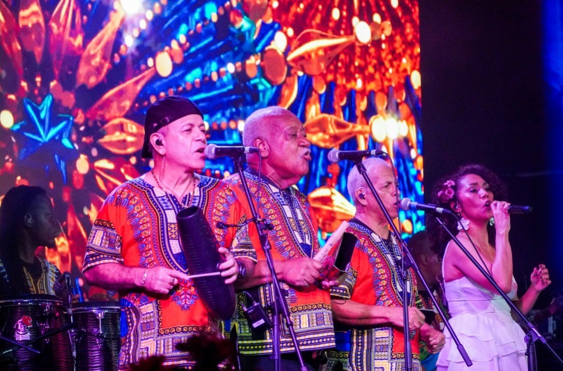 'TIEMPO' marca un antes y un después: The Beachers & Friends llenan  el Ateneo de la Ciudad del Saber con ovación 