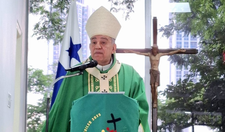 El arzobispo llama a los adolescentes a ser valientes y transformar el dolor en esperanza 