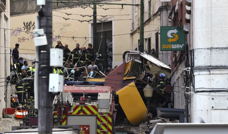 Quince muertos y 18 heridos en el accidente de un funicular en Lisboa, según las autoridades 