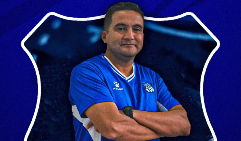 El Árabe Unido de la liga panameña destituye al argentino Javier Ainstein como entrenador 