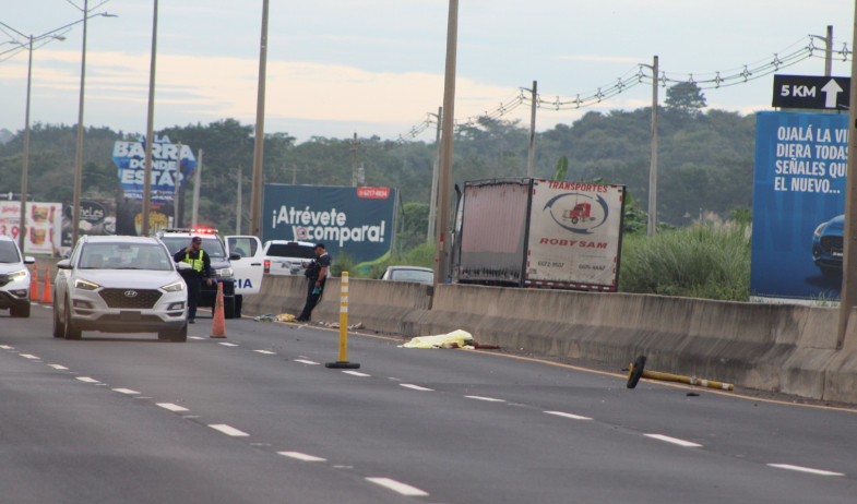Persona pierde la vida tras ser arrollada por una camioneta en la autopista Arraiján – La Chorrera 