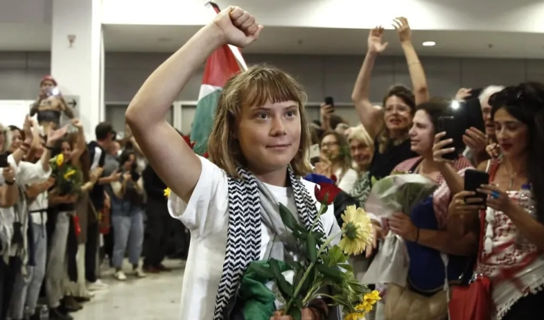 Greta Thunberg denuncia que Israel intenta eliminar a toda la población de Gaza tras ser deportada 