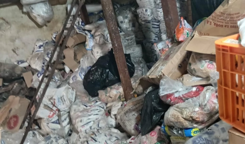 Aduanas fue por contrabando y encontró una 'cochinada' 