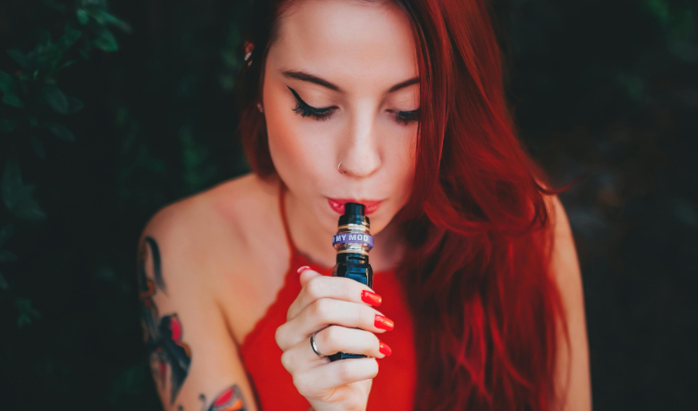 ¿Cómo es el consumo en Latinoamérica? Alertan sobre el auge del cigarrillo electrónico entre los jóvenes 