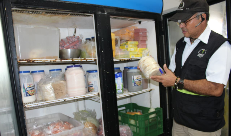 Cierran local por 'cochino' y multan a dueños de otros tres establecimientos comerciales 