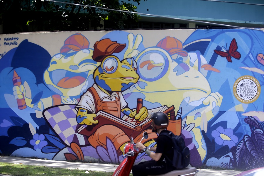 Murales urbanos en Ciudad de Panamá honran la naturaleza y el 'progreso' del país 