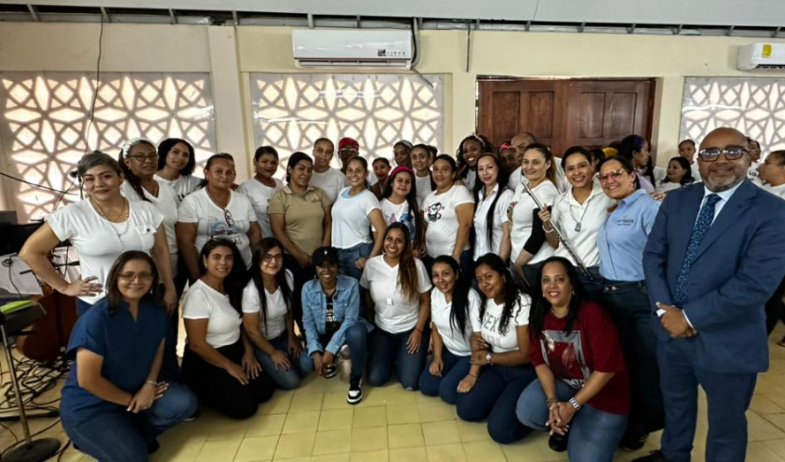 Lilly Goodman llevó fe y esperanza al Centro Femenino de Rehabilitación Cecilia Orillac de Chiari 