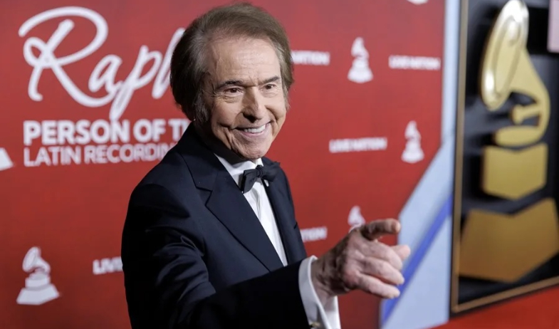 Raphael celebra seis décadas de música con el Latin Grammy a Persona del Año 