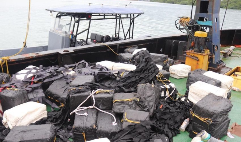 ¿Qué vínculos políticos habría detrás del remolcador cazado con cocaína? 