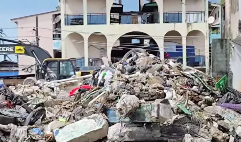 Demuelen la 'Casa Embrujada' de Colón para dar paso a nuevas estructuras 