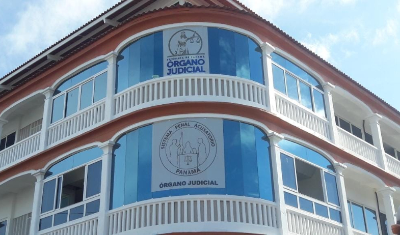 Detención provisional para hombre acusado de agredir con un machete a su pareja en Colón 