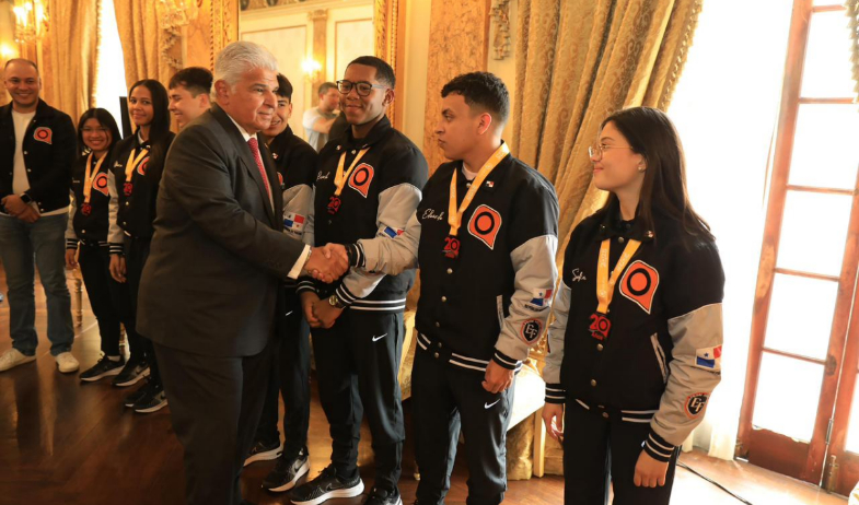 Presidente Mulino felicita a los estudiantes del Concurso Nacional de Oratoria 2025 