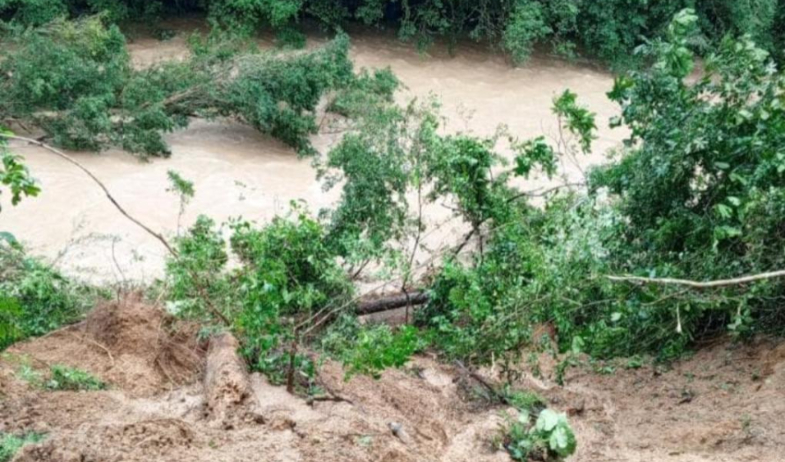 Lluvias provocan desbordes y deslizamientos que incomunican comunidades en Colón 