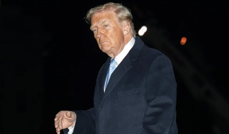 Donald Trump insiste en que no descarta ninguna opción con Venezuela 