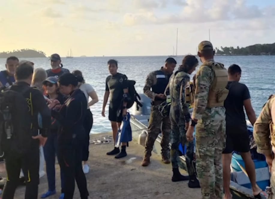 Aeronaval rescata a siete personas tras naufragio en la Costa Arriba de Colón 