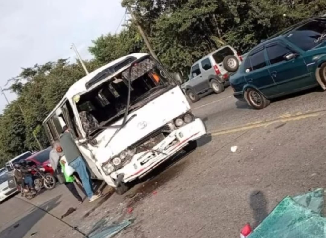 Colisión entre dos buses Coaster en el Puente de las Américas deja 15 heridos 