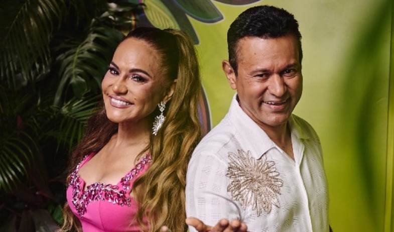 Miles de personas esperan la Amanecida de Samy y Sandra Sandoval en Los Uveros 