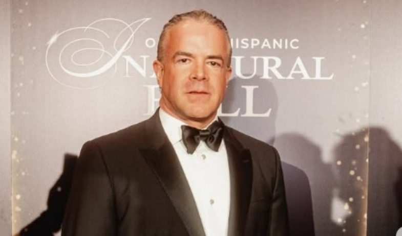 México emite orden de arresto contra copropietario de Miss Universo por crimen organizado 